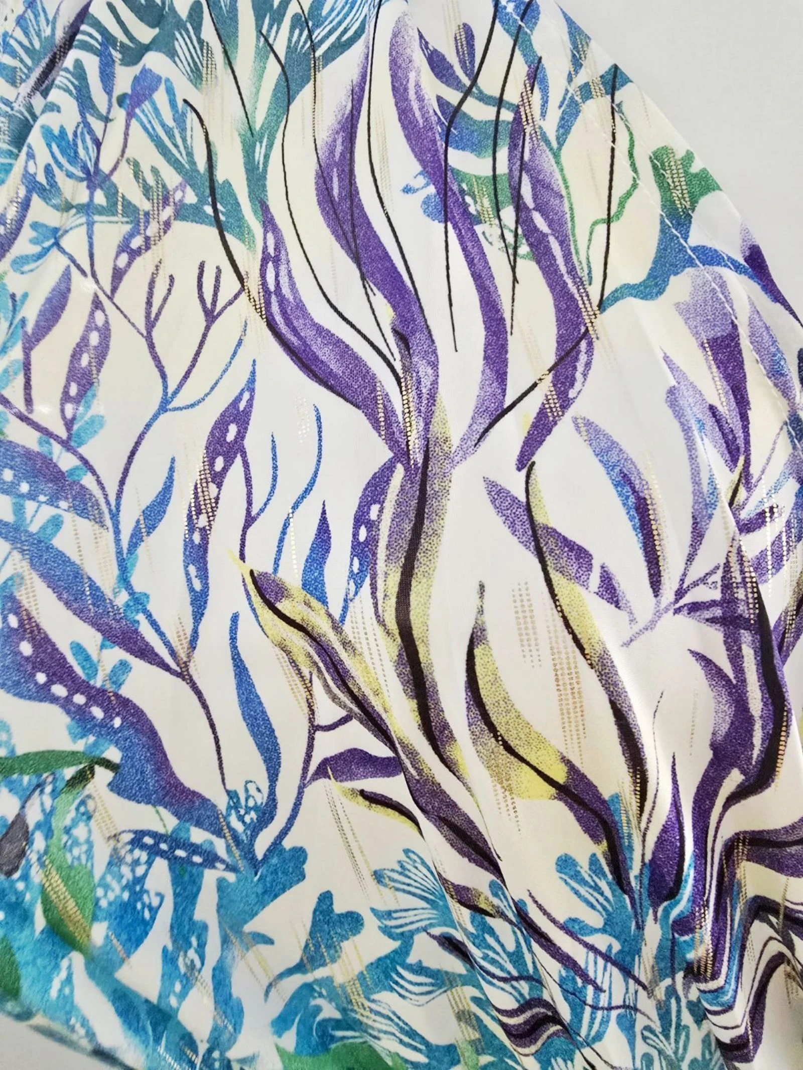Robe magique blanche bleu vert jaune violet dorée  – photo 4